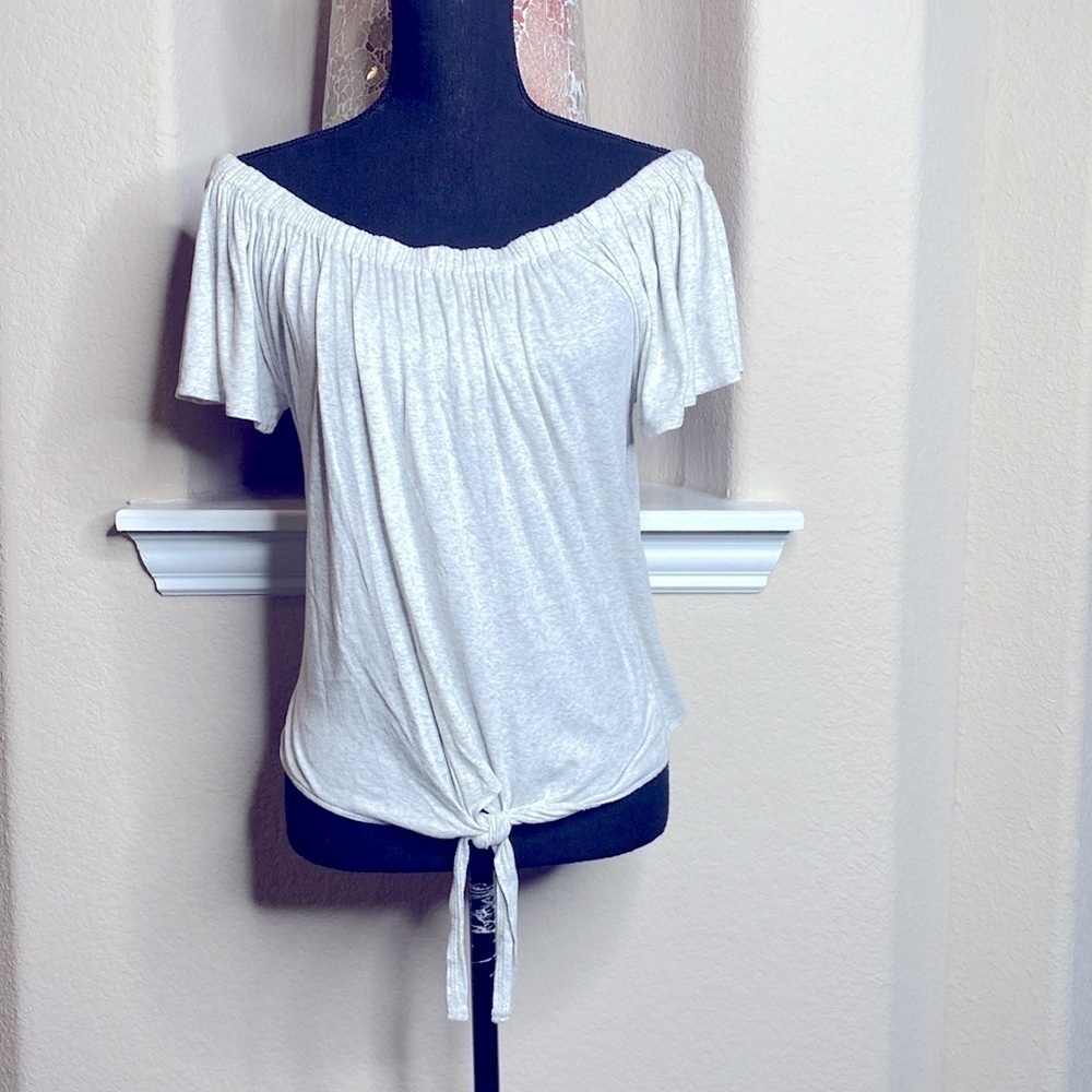 Cupcakes and Cashmere Off Shoulder Tie Front Gray Top a Size L - Picture 2 of 6